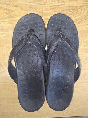 Men's Vionic Black Flip-Flop Sandals